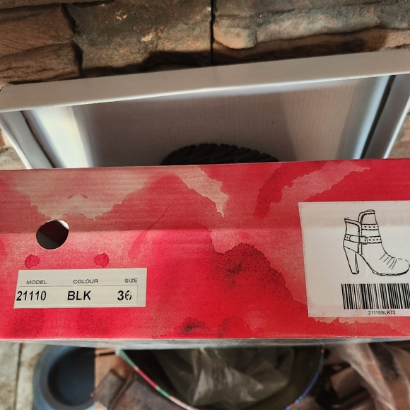 Short Bots - Picture 3 of 13